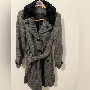 Tweed and fake fur trim collar